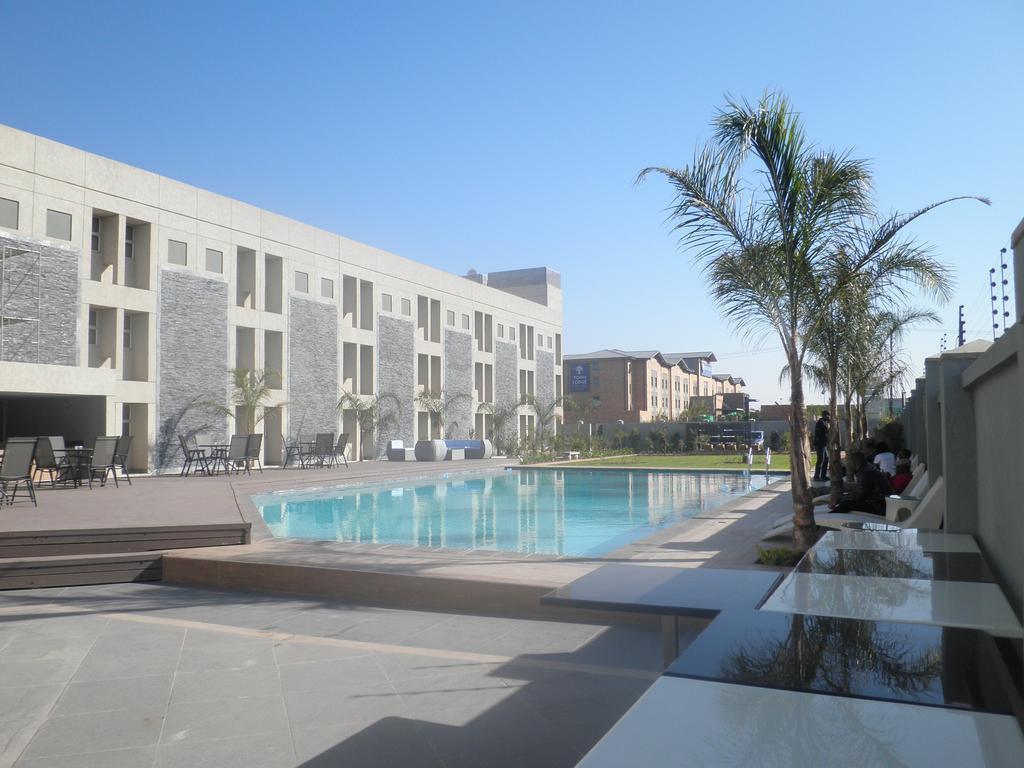 Aquarian Tide Hotel Gaborone Eksteriør billede