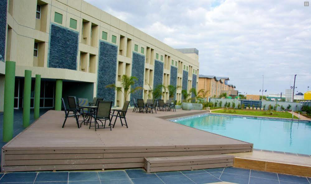 Aquarian Tide Hotel Gaborone Eksteriør billede